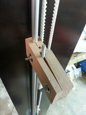 Lift for varnish rod handling detail